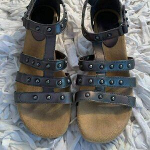 EUC Aerosoles Studded Leather Wedge Sandals size 6